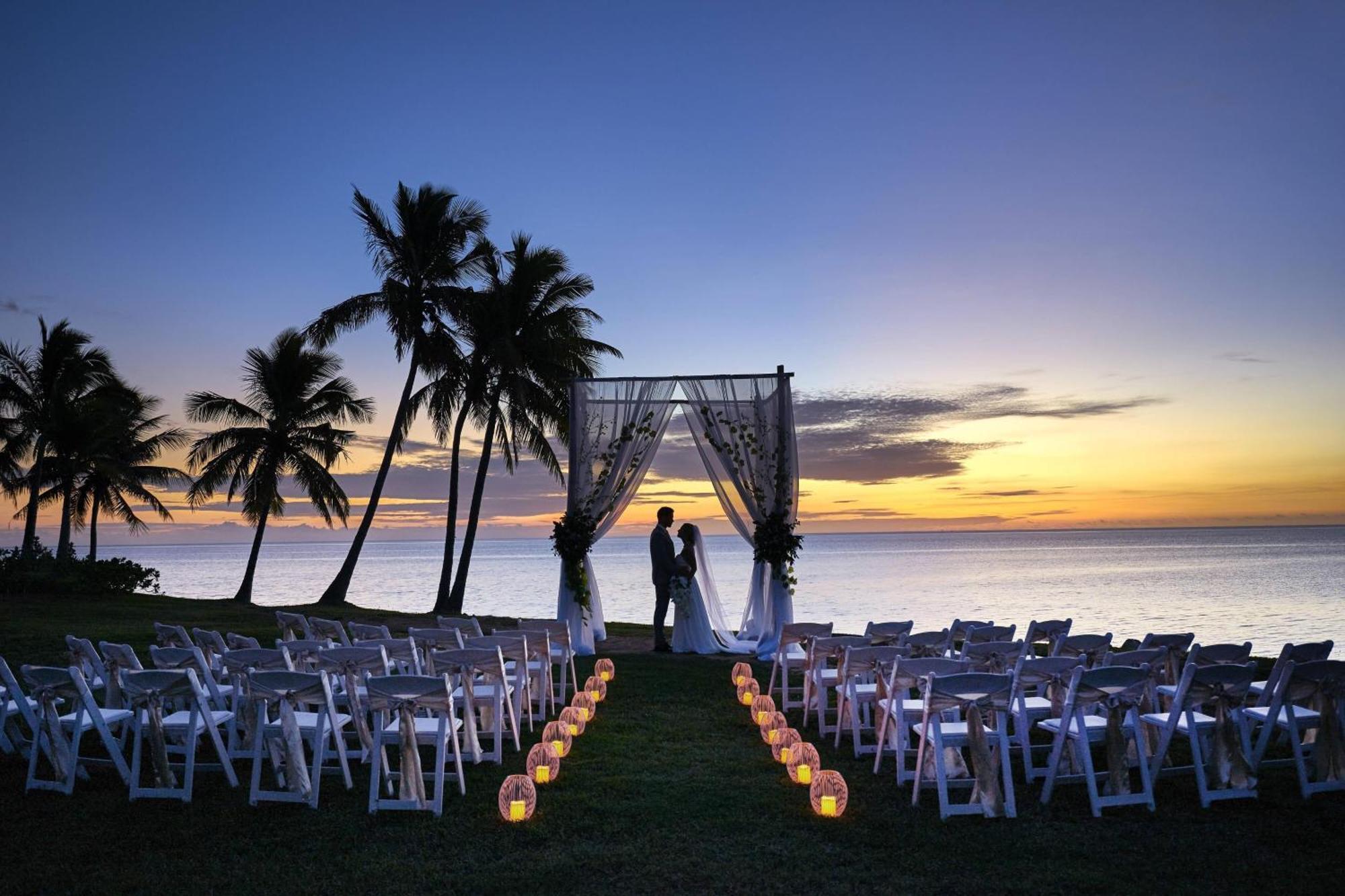 Fiji Marriott Resort Momi Bay מראה חיצוני תמונה A wedding at the Four Seasons Resort