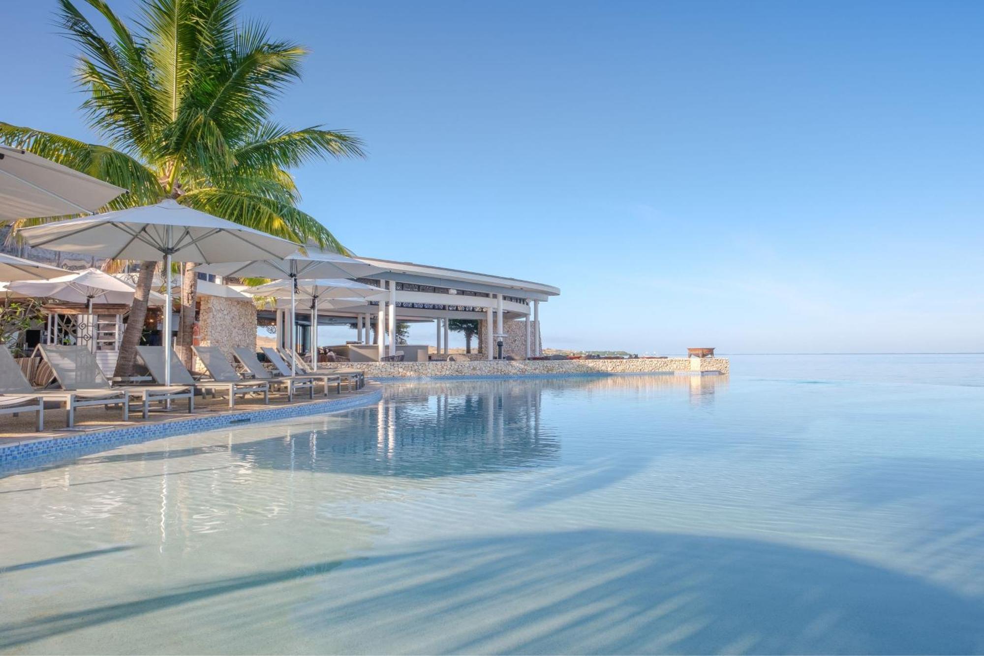 Fiji Marriott Resort Momi Bay מראה חיצוני תמונה Infinity pool at the resort