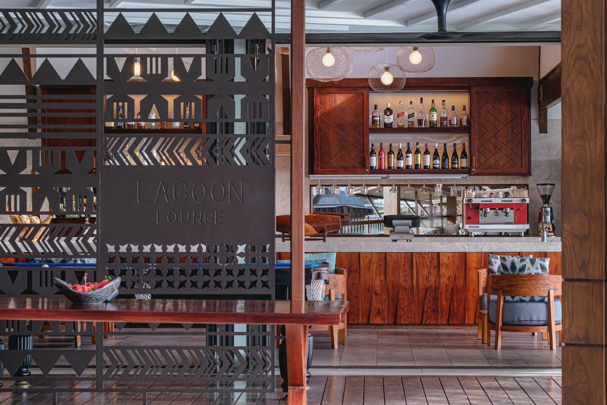 Fiji Marriott Resort Momi Bay מראה חיצוני תמונה The bar at the restaurant