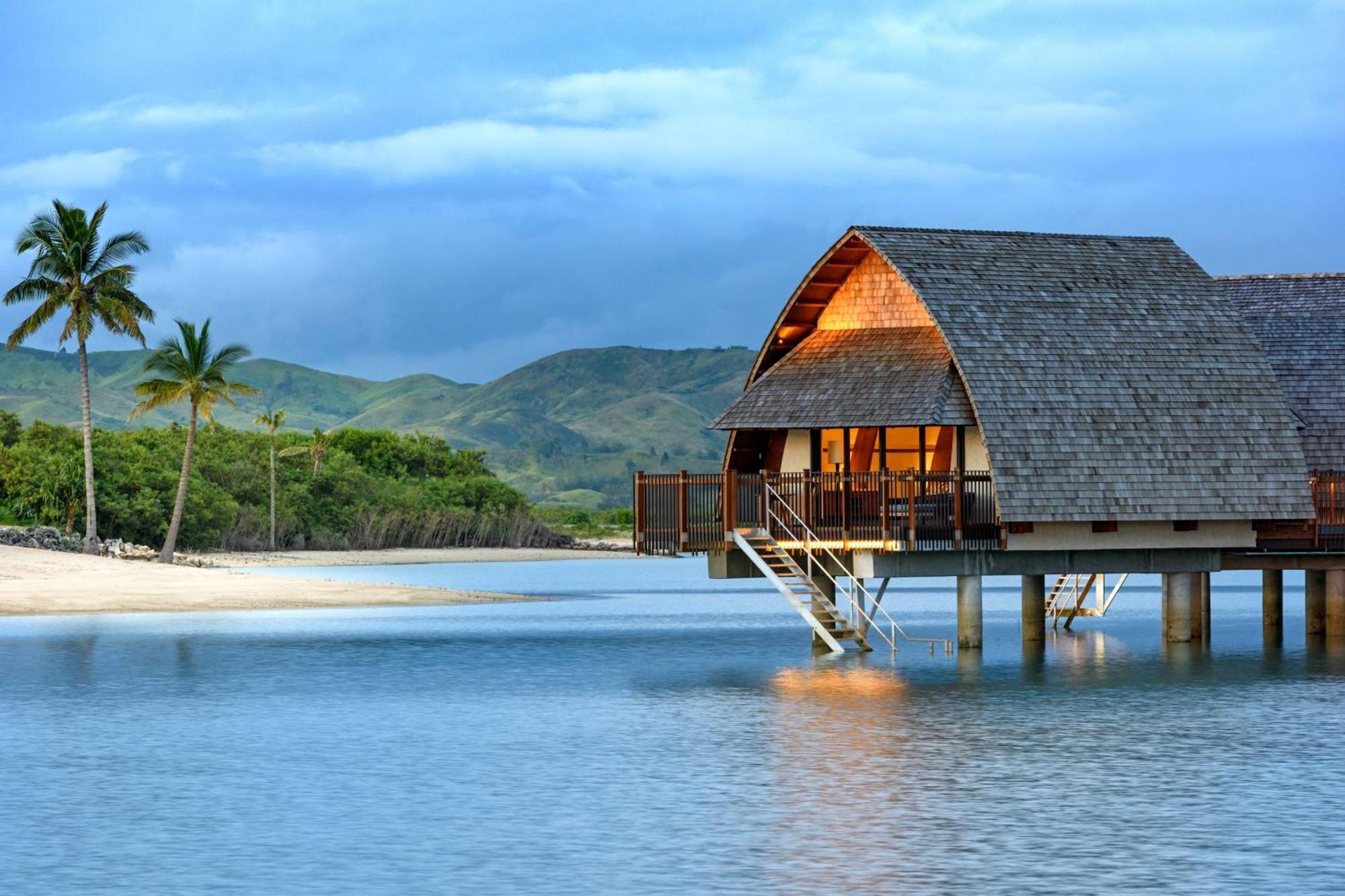 Fiji Marriott Resort Momi Bay מראה חיצוני תמונה Overwater bungalow at the resort
