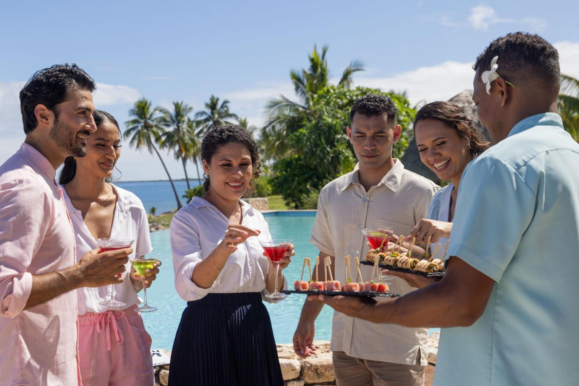 Fiji Marriott Resort Momi Bay מראה חיצוני תמונה The resort's staff
